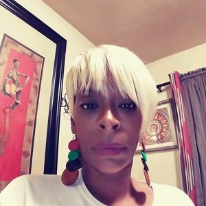 Meet your Posher, Crystal